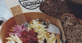APERO BOX CHEESE AND CHARCUTERIE