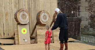 Lancé de hâche, une animation ludique et familiale à la Fête Médiévale de Saint Léonard de Noblat