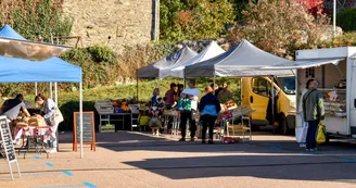  Marché hebdomadaire de Bosmie l'Aiguille