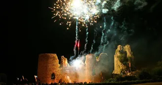Embrasement du Château de Lastours en Limousin 