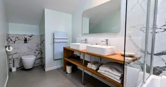 salle de bain suite LES ECUREUILS au gite Le Cottage Limousin à Saint Brice_33