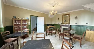 Le Manoir des Perrières à Rochechouart en Haute-Vienne (Nouvelle Aquitaine) - salle des petits déjeuners_16
