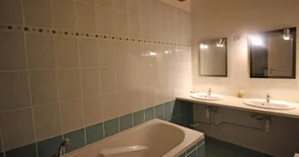 Gite" La Feuillardière" à Champagnac La Riviere en Haute-Vienne salle de bain en bas_24