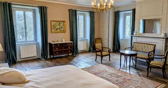 Le manoir de la Borie sur la commune de La Porcherie en Haute-Vienne - chambre 8 de 45 m² avec salon et kitchenette privée_39