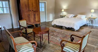 Le manoir de la Borie sur la commune de La Porcherie en Haute-Vienne - chambre 8 de 45 m² avec salon et kitchenette privée_41