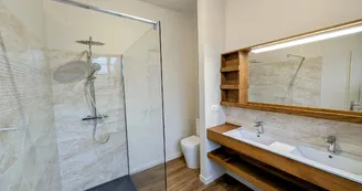 Le manoir de la Borie sur la commune de La Porcherie en Haute-Vienne - salle d'eau et wc 7_23
