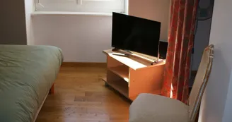 Télévision dans la chambre_13 Télévision dans la chambre_13