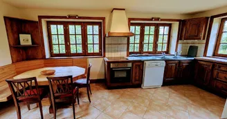 La Maison des Bois gîte du Domaine de Montintin à Chateau Chervix - cuisine_7