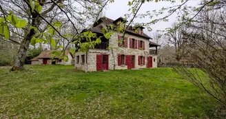 La Maison des Bois gîte du Domaine de Montintin à Chateau Chervix _2