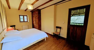La Maison des Bois gîte du Domaine de Montintin à Chateau Chervix - chambre 1 version lit 2 personnes_12