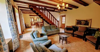 La Maison des Bois gîte du Domaine de Montintin à Chateau Chervix - salon_5
