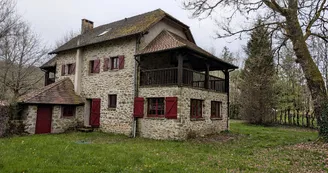 La Maison des Bois gîte du Domaine de Montintin à Chateau Chervix_21
