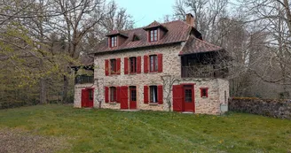 La Maison des Bois gîte du Domaine de Montintin à Chateau Chervix_1