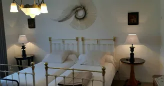"Souvenirs de Chine" (2 lits de 90,et salle de douche privative non attenante)