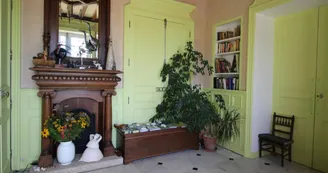 Chambre d'hotes" Le Chateau De Saint Roch" à Ambazac en Haute-Vienne (Limousin)- vestibule_7