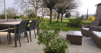 terrasse équipée avec vue sur le jardin d'agrément_11