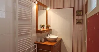 Chambre d'hôtes de la Ferme de la Roche à Bonnac la Côte en Haute-Vienne (Limousin)- chambre Rose Marine_11