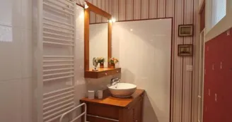 Chambre d'hôtes de la Ferme de la Roche à Bonnac la Côte en Haute-Vienne (Limousin)- chambre Rose Marine_11