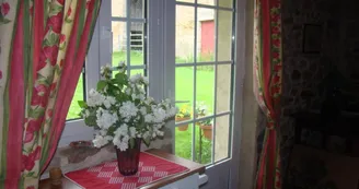 Chambre d'hôtes " Le Coudert " à Chéronnac en Haute-Vienne (Nouvelle Aquitaine). La petite maison._22 Chambre d'hôtes " Le Coudert " à Chéronnac en Haute-Vienne (Nouvelle Aquitaine). La petite maison._22