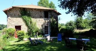 Chambre d'hôtes " Le Coudert " à Chéronnac en Haute-Vienne (Nouvelle Aquitaine). Le coin Tara-toy._24 Chambre d'hôtes " Le Coudert " à Chéronnac en Haute-Vienne (Nouvelle Aquitaine). Le coin Tara-toy._24