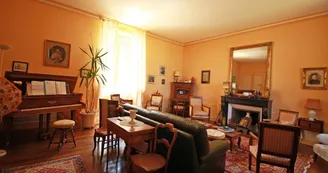 Le piano du salon au Masbareau, Chambres et Table d'Hôtes de Charme de Charme à Royeres en Haute-Vienne Limousin Nouvelle Aquitaine_30 Le piano du salon au Masbareau, Chambres et Table d'Hôtes de Charme de Charme à Royeres en Haute-Vienne Limousin Nouvelle Aquitaine_30