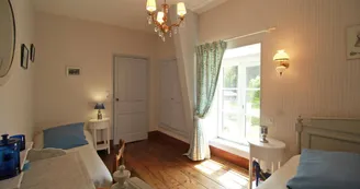 La chambre individuelle de la Suite de Tante Madeleine au Masbareau,Chambres et Table d'Hôtes de Charme à Royères Haute-Vienne Limousin Nouvelle Aquitaine_12 La chambre individuelle de la Suite de Tante Madeleine au Masbareau,Chambres et Table d'Hôtes de Charme à Royères Haute-Vienne Limousin Nouvelle Aquitaine_12