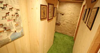 Les Hauts de Fressanges à Vicq sur breuilh - la chambre Grenier - couloir_33 Les Hauts de Fressanges à Vicq sur breuilh - la chambre Grenier - couloir_33