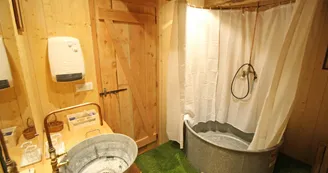 Les Hauts de Fressanges à Vicq sur breuilh - la chambre Grenier - salle d'eau_20 Les Hauts de Fressanges à Vicq sur breuilh - la chambre Grenier - salle d'eau_20