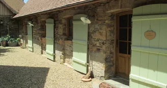 Le Blanzou, du nom du ruisseau voisin, côté cour intérieure. _24 Le Blanzou, du nom du ruisseau voisin, côté cour intérieure. _24