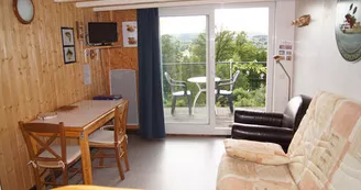 gite-location-vassiviere-chanterelle-table