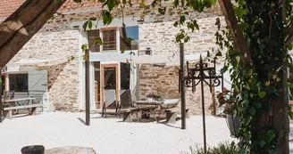 la-bastide-doorkijkje-binnenplaats-531