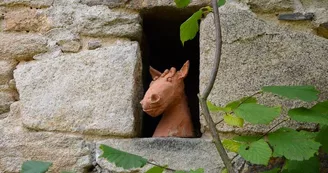 extérieur-gîte-des-mélides-gîtes-de-la-grènerie-saint-hilaire-les-places