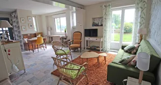 Gite de Gaby et Jean à Coussac Bonneval en Haute-Vienne, Nouvelle Aquitaine - sejour salon_4