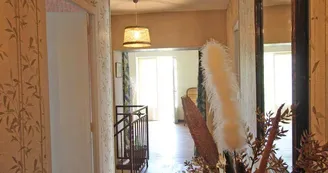Gite de Gaby et Jean à Coussac Bonneval en Haute-Vienne, Nouvelle Aquitaine - le couloir étage_11