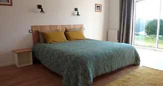 Gîte de Chalendeix à Nedde en Haute-Vienne (Limousin en Nouvelle Aquitaine). Chambre or._10