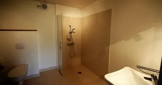 Gîte de Chalendeix en Haute-Vienne, salle d'eau et wc Or rez-de-chaussée_12