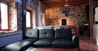 Le gîte de la rapiette à Saint Léonard de Noblat en Haute-Vienne (Limousin) - séjour avec coin salon et coin cuisine_6 Le gîte de la rapiette à Saint Léonard de Noblat en Haute-Vienne (Limousin) - séjour avec coin salon et coin cuisine_6