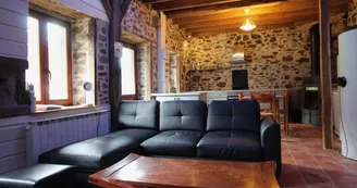 Le gîte de la rapiette à Saint Léonard de Noblat en Haute-Vienne (Limousin) - séjour avec coin salon et coin cuisine_5 Le gîte de la rapiette à Saint Léonard de Noblat en Haute-Vienne (Limousin) - séjour avec coin salon et coin cuisine_5