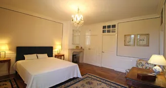 Domaine de Gensignac à Séreilhac en Haute-Vienne (Nouvelle Aquitaine)- chambre jaune_27