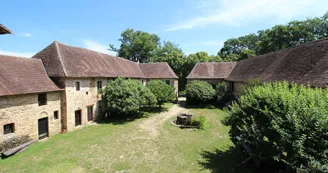 Le vieux château à Vicq sur Breuilh en Haute-Vienne (Limousin)_1