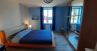 Le gîte à la campagne à Chassagnas sur la commune de La Croisille Sur Briance en Haute-Vienne - chambre lit double et lit simple_15