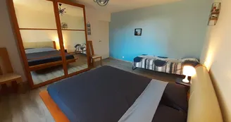 Le gîte à la campagne à Chassagnas sur la commune de La Croisille Sur Briance en Haute-Vienne - chambre lit double et lit simple_14