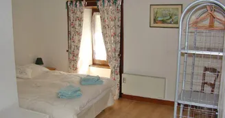 Gite "Le Moulin De Pont Pery" à Saint Martin Le Vieux en Haute-Vienne (Nouvelle Aquitaine). La chambre deux_27