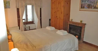 Gite "Le Moulin De Pont Pery" à Saint Martin Le Vieux en Haute-Vienne (Nouvelle Aquitaine). La chambre principale_26