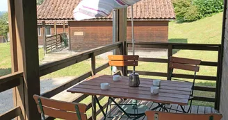 Le domaine des Vaseix situé à proximité permet de jolies balades à vélo._12