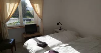 Chambre 4 - (peut etre louée en plus) Salle de bain dans le couloir - max 5p