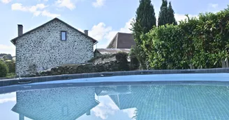zwembad-vakantiehuis-lott-saint-germain-les-belles-afkoelen zwembad-vakantiehuis-lott-saint-germain-les-belles-afkoelen