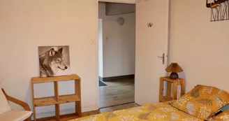 Chambre lit double à l'étage