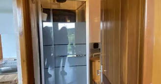 Roulotte du Verger, douche et toilette sèche