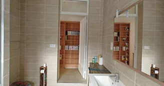 Salle de bain gîte Spa de nage - Saint-Junien
